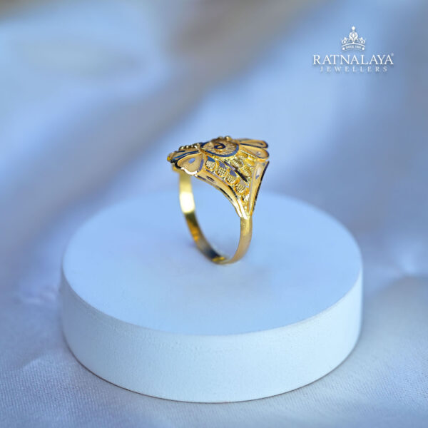 Dainty Charming Ladies Gold Ring