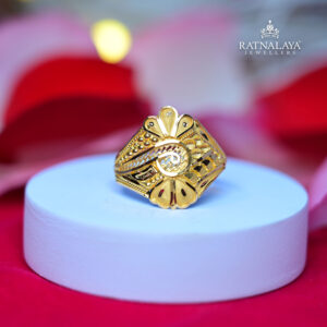 Dainty Charming Ladies Gold Ring