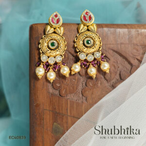 TRADITIONAL INDIAN GOLD NECKLACE FOR WEDDING