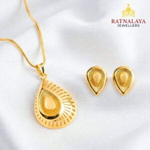 LIGHT WEIGHT PENDANT SET FOR WOMAN WITH 18KT PURITY