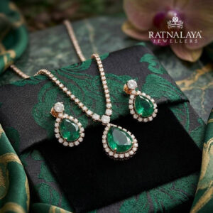 Pure Luxury Crafted in Green Diamond Necklace set