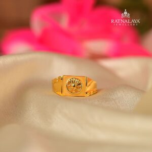 Traditional Ladies Ring 22k Gold