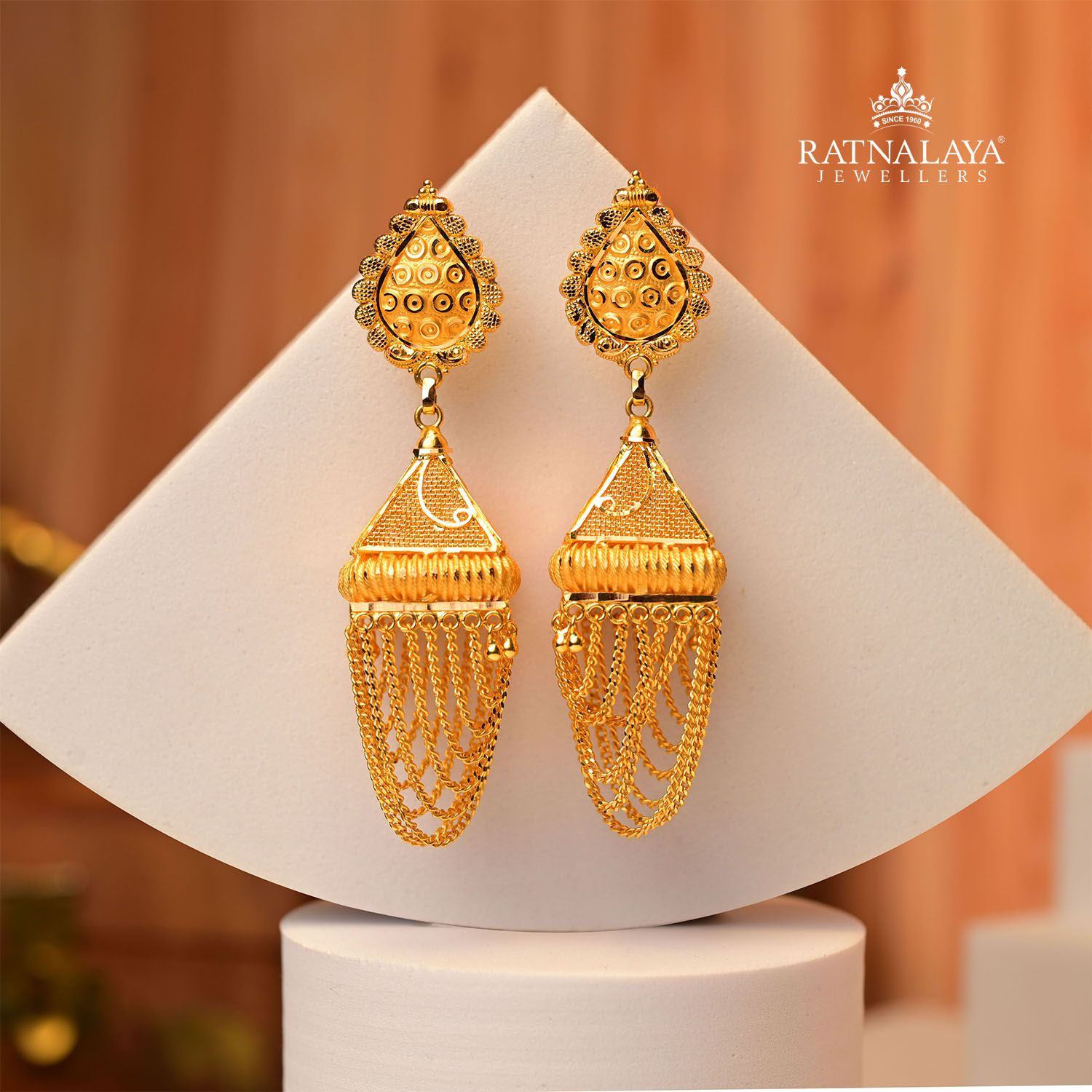 Latest Gold Jhumka Designs To Make You Fall In Love! - Navrathan