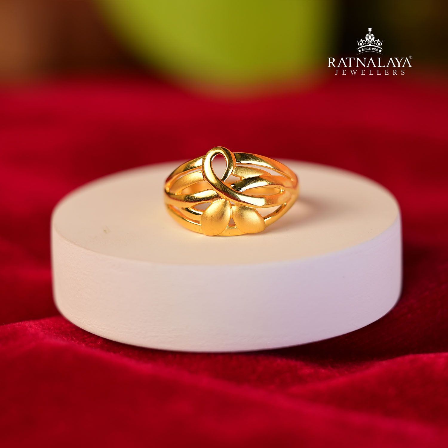 Buy quality 22kt 916 Yellow Gold Ladies Ring Calcutti floral Design in  Ahmedabad