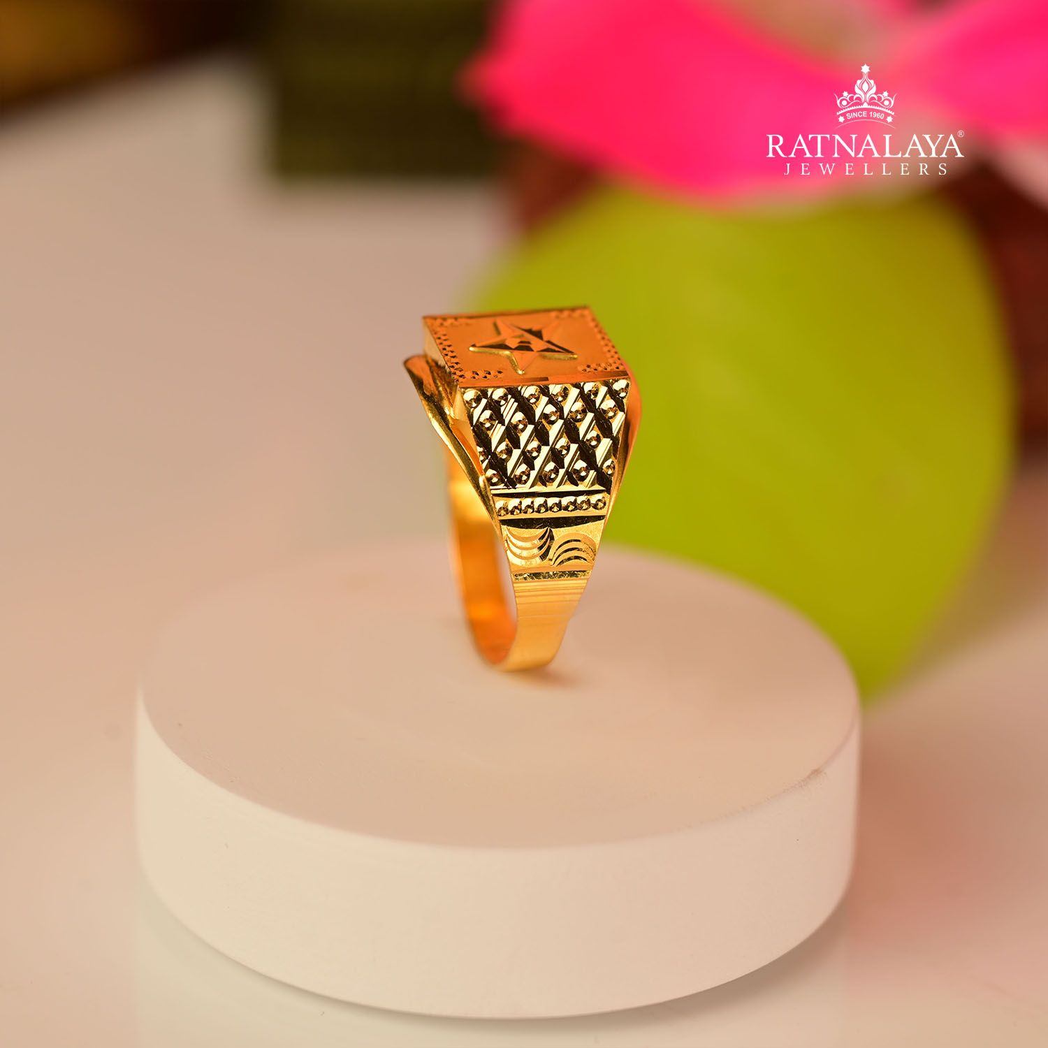 Light Weight Gold Ring at Rs 20770 | Gemstone Gold Rings in Jaipur | ID:  3802611555