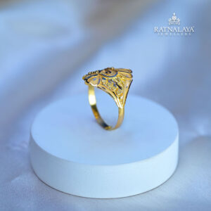 Dainty Charming Ladies Gold Ring