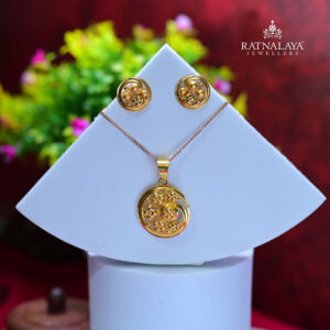 Gold Auspia Locket Set by Ratnalaya Jewellers