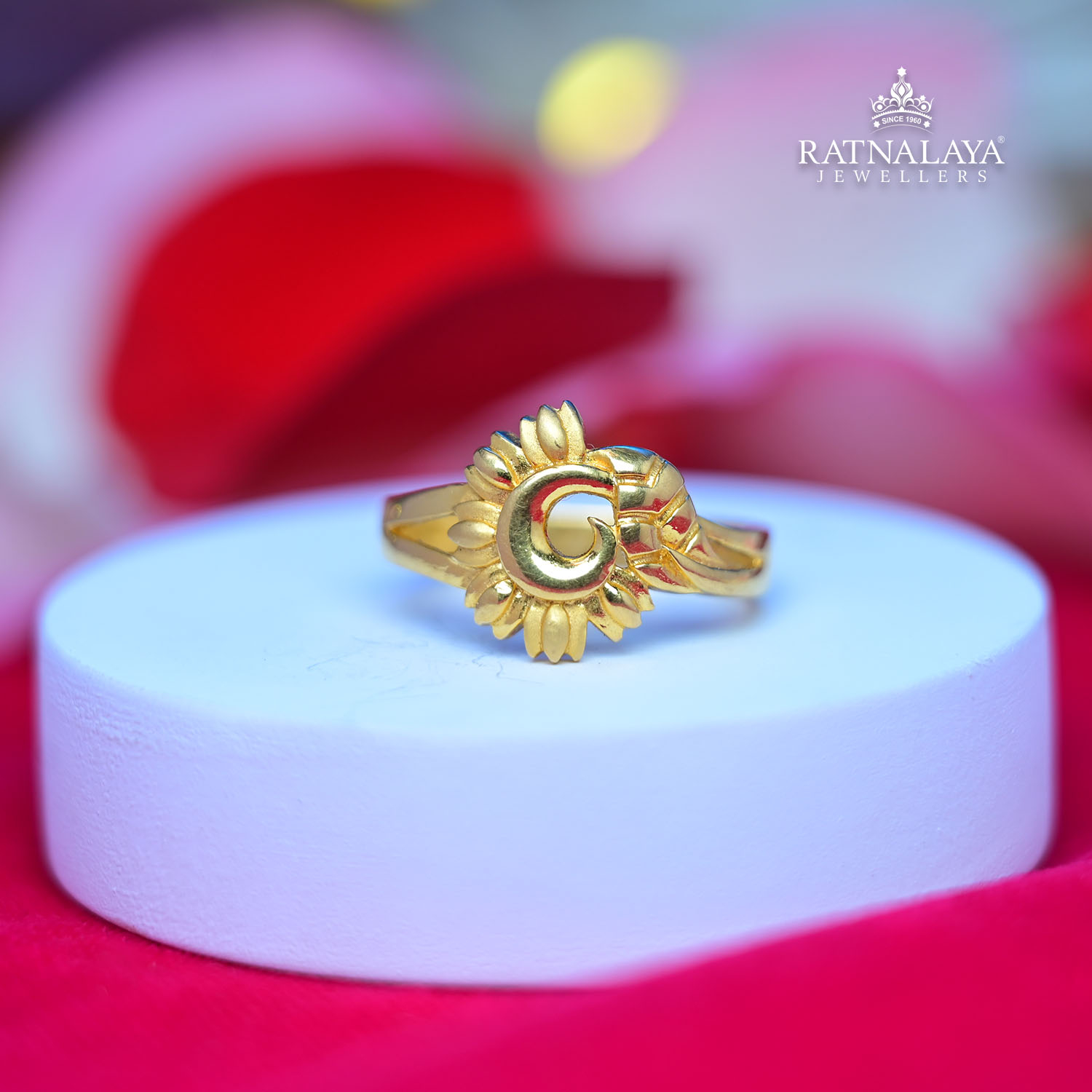 Dazzling Fancy Twist Diamond Ring for Under 30K - Candere by Kalyan  Jewellers