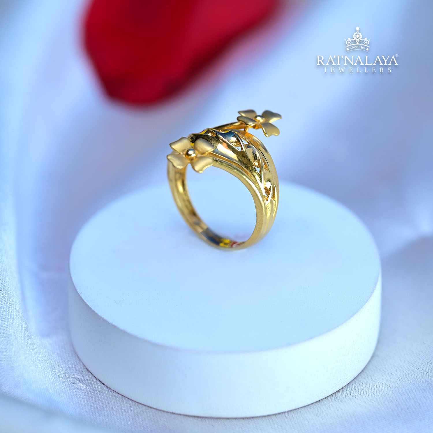 Onyx & Gold Flower Ring