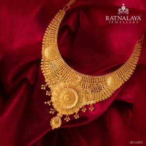 TRADITIONAL DESIGN NECKLACE SET WITH 916 GOLD PURITY