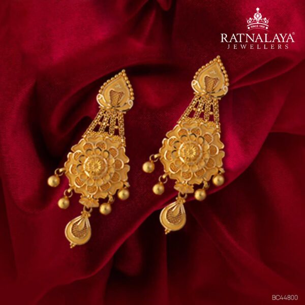TRADITIONAL DESIGN NECKLACE SET WITH 916 GOLD PURITY